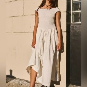FREE PEOPLE Ceci Smocked MidiShop
SIZE M